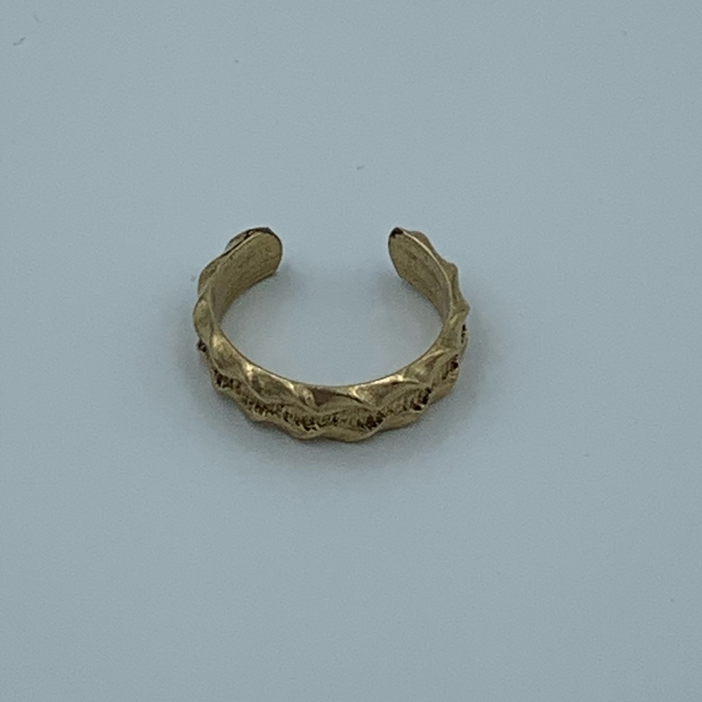 Gold toe ring